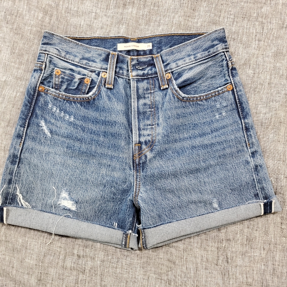 Levi Wedgie cut offs - Picture 4 of 8